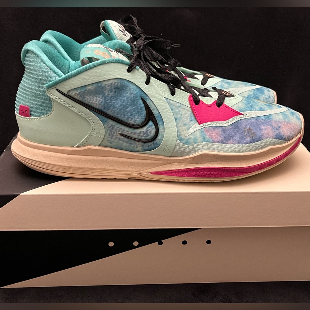 Nike Men’s Kyrie Irving Low Community Sneakers